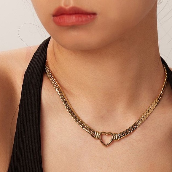 ๐112๐ 18k 'Solid Love' Heart Chain Necklace - Picture 10 of 16